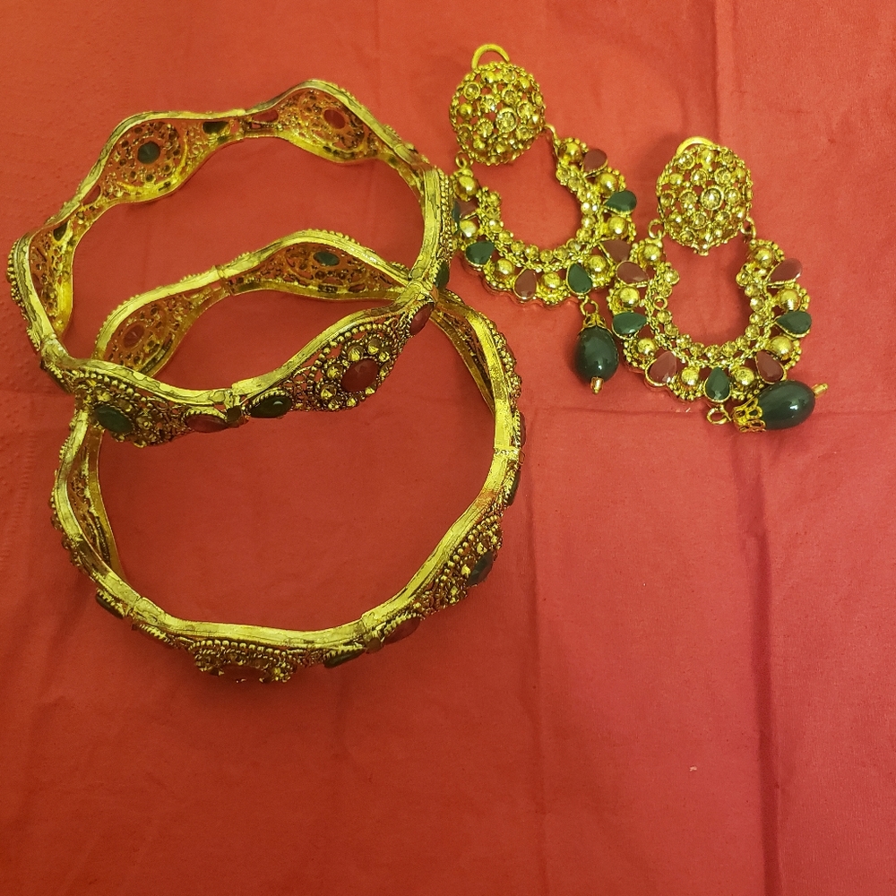 Woman earrings and  bangles